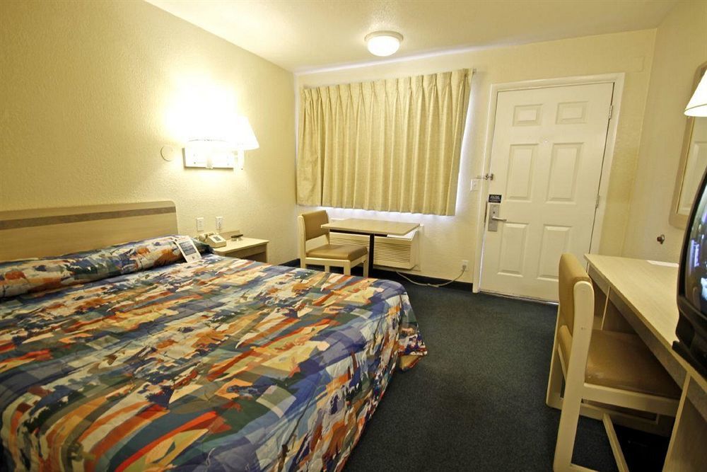 West Ashley Inn Чарльстон Экстерьер фото