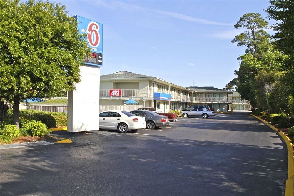 West Ashley Inn Чарльстон Экстерьер фото